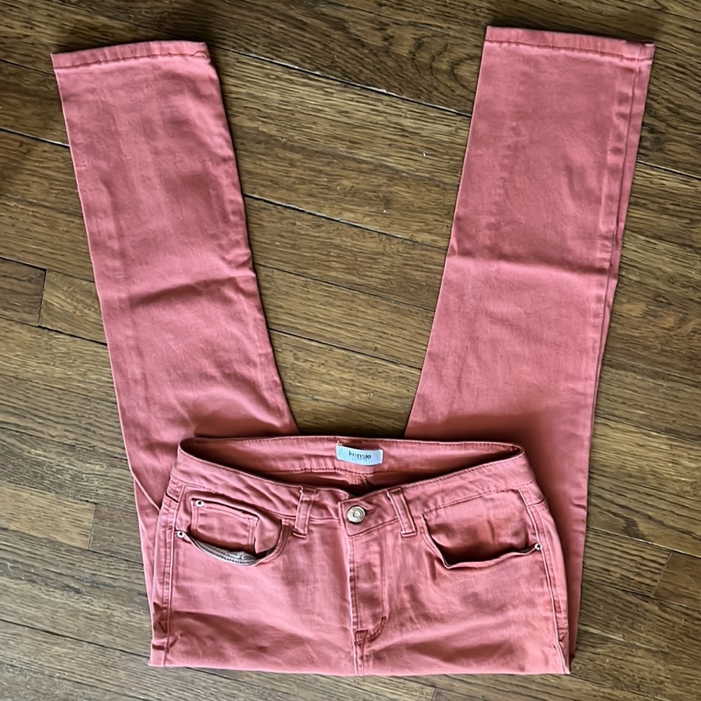 Kensie coral colored stretch jeans - size 6 / 28